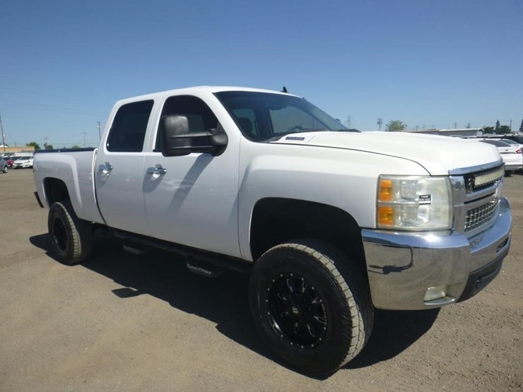 2009-chevrolet-2500-image-2