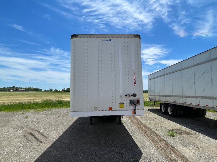 #400-•-2017-stoughton-semi-trailer-(has-wi-title)-(denmark,-wi)-image-2