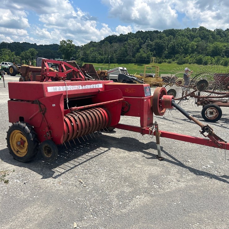 MASSEY-FERGUSON 12