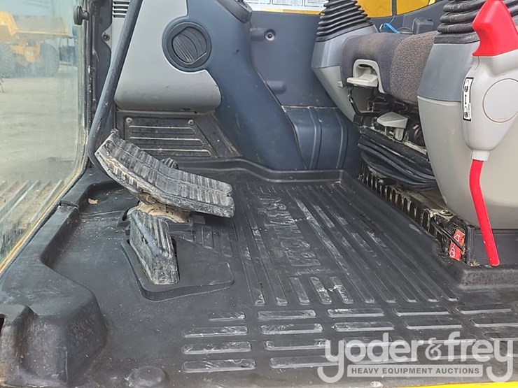 2023-komatsu-pc490-lc-10-image-54