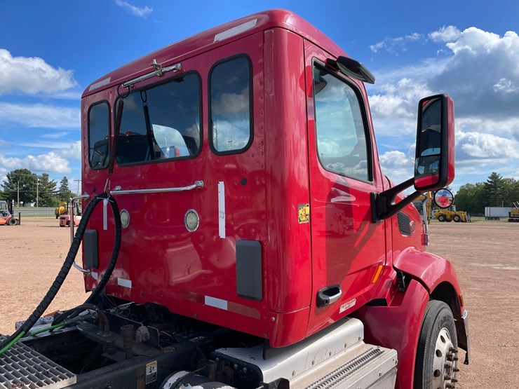 2014-peterbilt-579-image-30