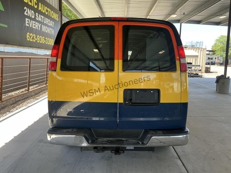 2017-chevrolet-express-2500-image-6