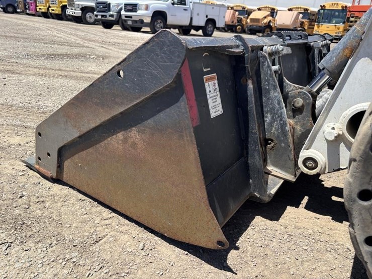 2021-bobcat-s590-image-9