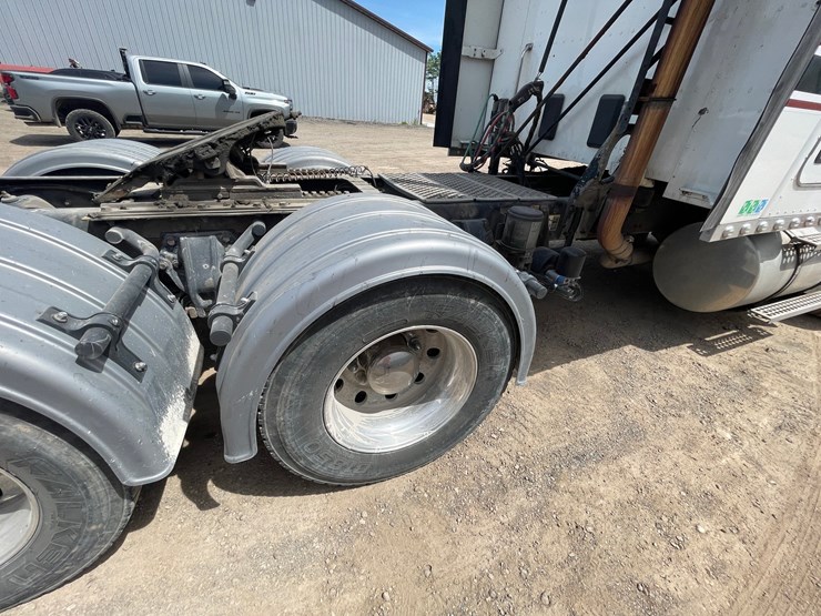 2016-kenworth-t680-image-34