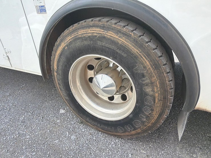 2004-international-durastar-4300-image-8