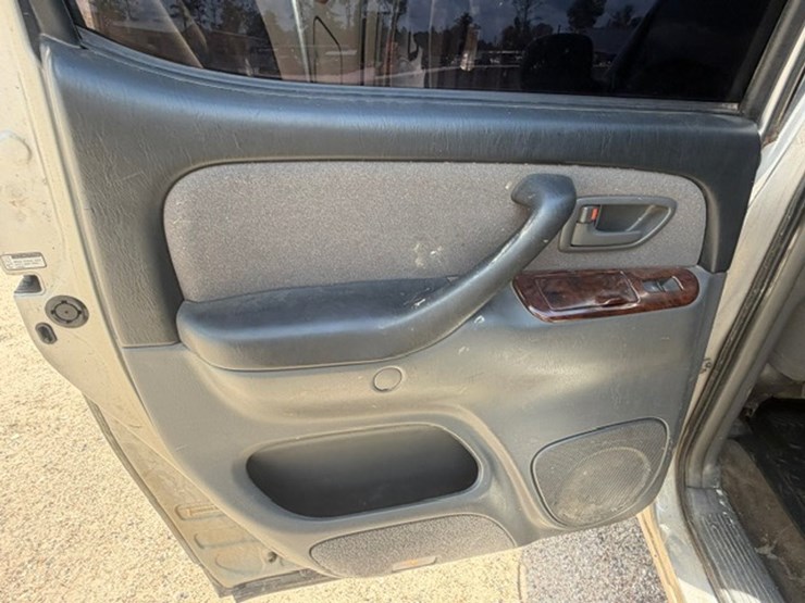 2004-toyota-tundra-image-23