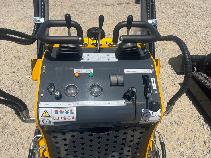 #105-•-skid-steer-loader-ssl60-image-8