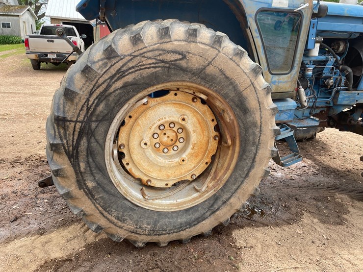 ford-7710-image-32