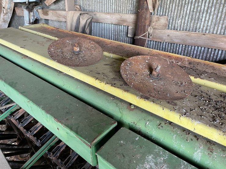 john-deere-8300-image-22