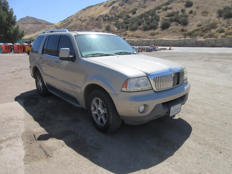 2005-lincoln-aviator-image-2