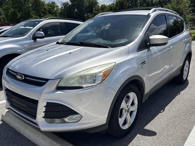 2015-ford-escape-se-image-1