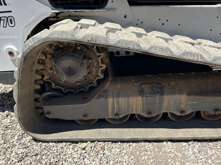 2022-bobcat-t770-image-14
