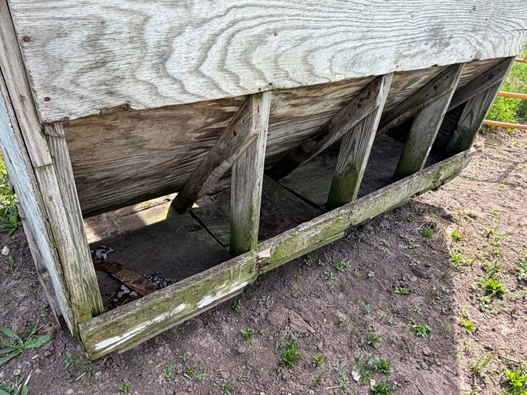 #5483-•-wooden-hay-feeder-image-4