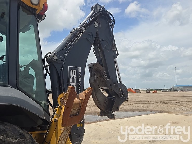 2020-deere-310sl-image-28