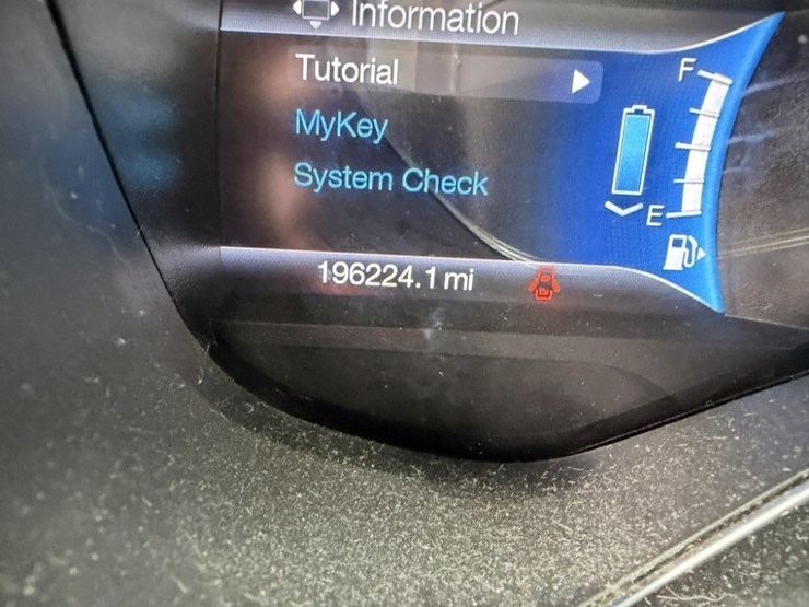 2016-ford-c-max-sel-hybrid-sedan-image-28