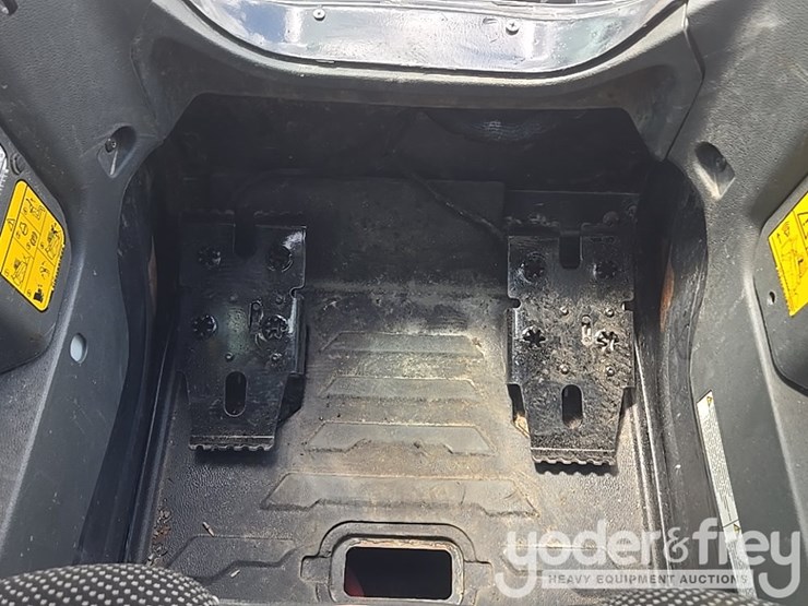 2021-bobcat-t66-image-47