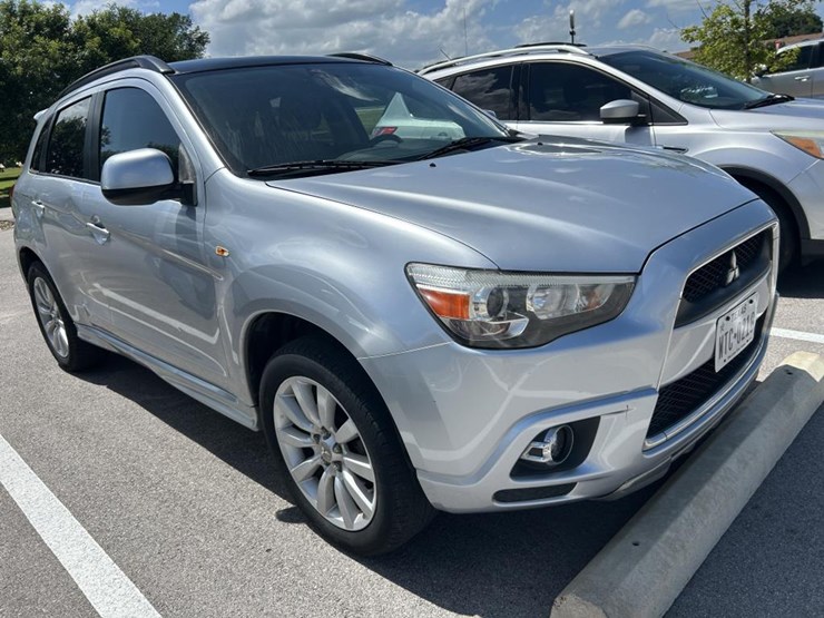 2011-mitsubishi-outlander-image-3