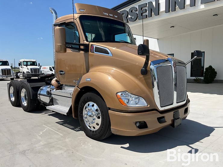 2022-kenworth-t680-image-3