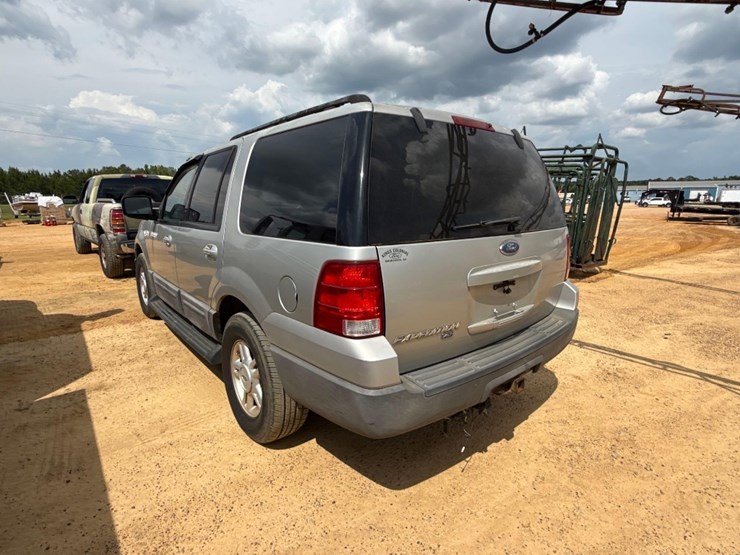 2005-ford-expedition-xlt-image-3