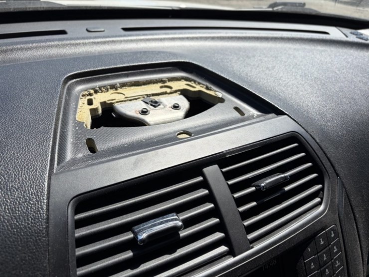 2017-ford-explorer-image-34