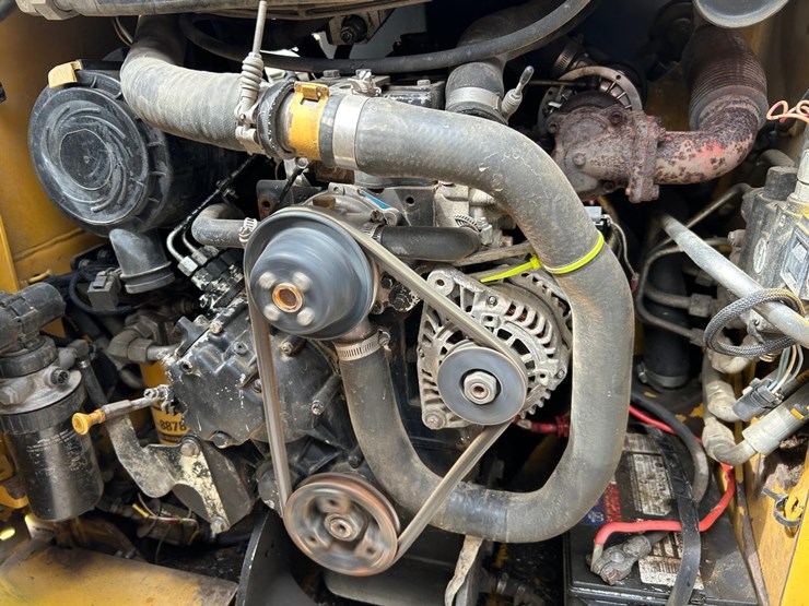 caterpillar-247b-image-14