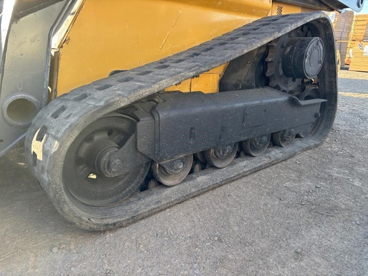 2018-deere-323e-image-15