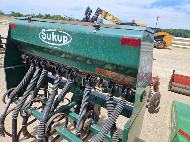 sukup-food-plot-planter-image-14