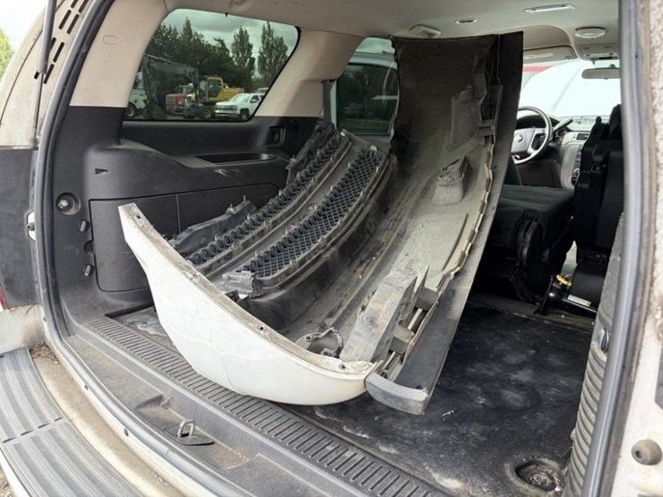 2010-chevrolet-tahoe-image-25