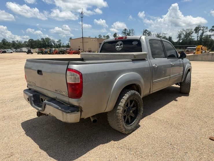 2004-toyota-tundra-image-3