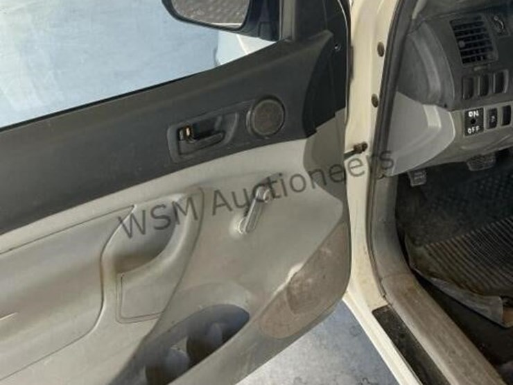2014-toyota-tacoma-image-26
