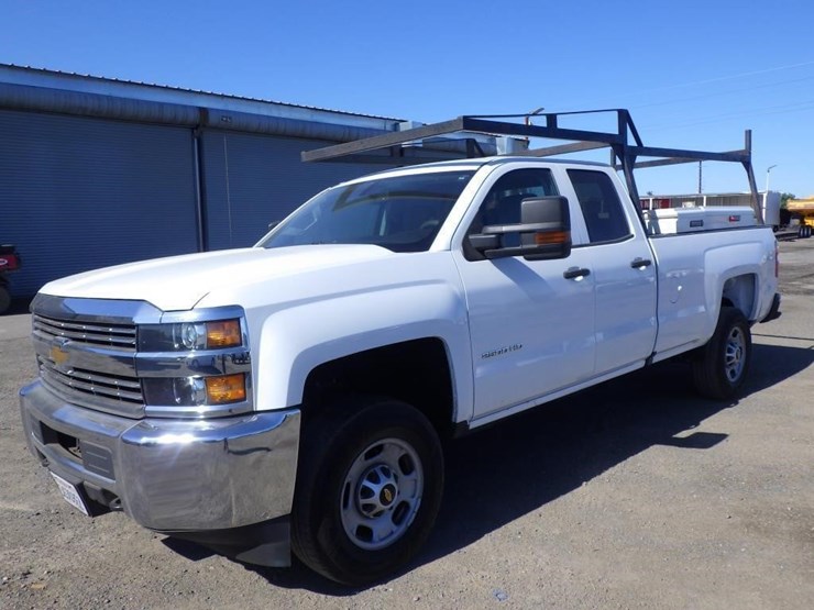 2017-chevrolet-2500hd-image-1