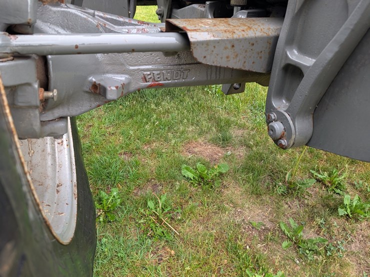 2005-fendt-818-image-24
