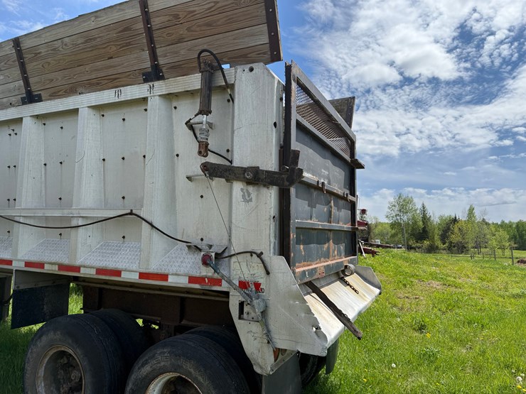 #468-•-1979-easton-pusher-28'-semi-pusher-trailer-(has-wi-title)-(stanley,-wi)-image-9