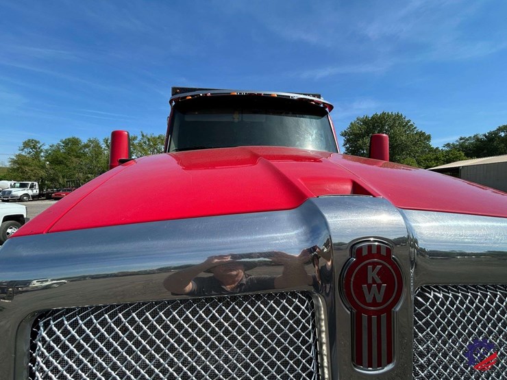 2020-kenworth-t880-image-35