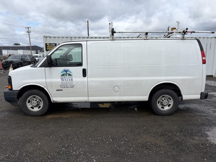 2012-chevrolet-express-cargo-van-image-7