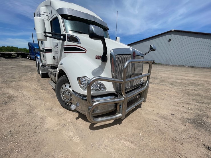 2016-kenworth-t680-image-50