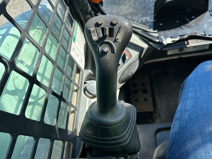 2019-bobcat-t740-image-24