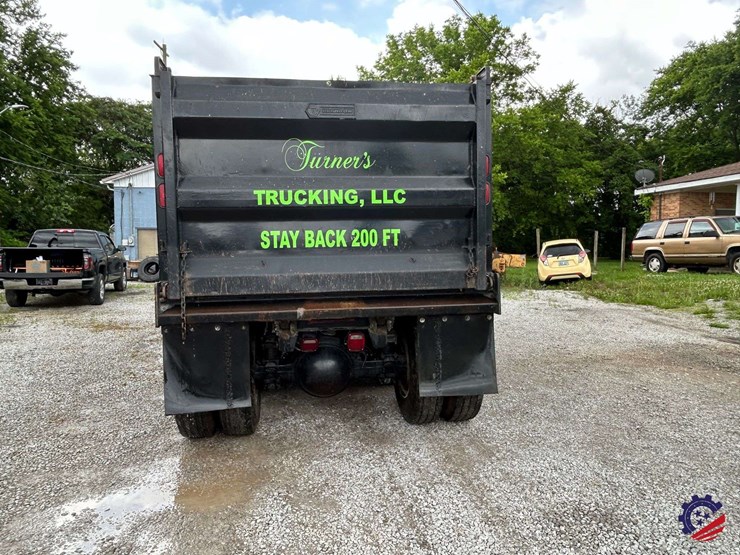 2016-volvo-truck-vhd-quad-axle-dump-truck-image-4