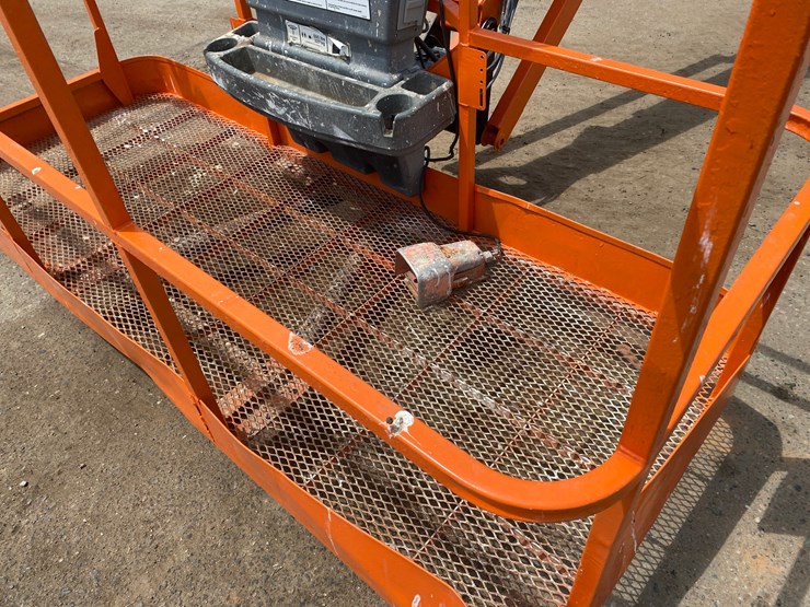 2012-jlg-600aj-image-19