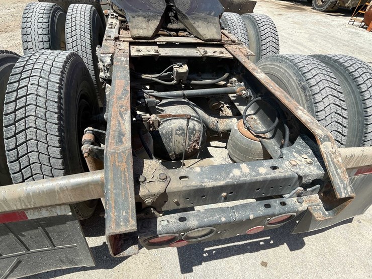 2004-kenworth-t800-image-28