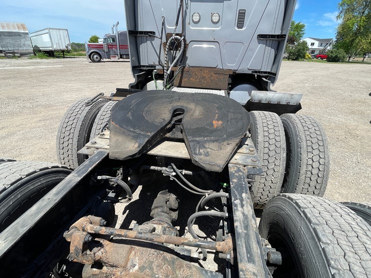 #304-•-2016-international-semi-tractor-(has-wi-title)-(denmark,wi)-image-33