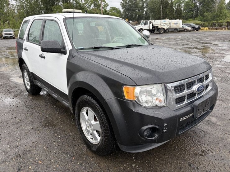 2012-ford-escape-xls-image-2