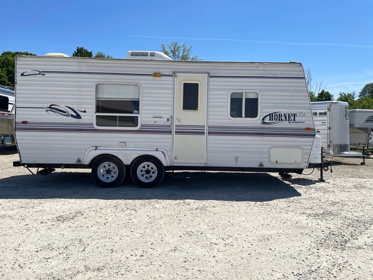 #460-•-2002-keystone-hornet-lite-bumper-pull-camper-(wi-title)-(helenville,wi)-image-4