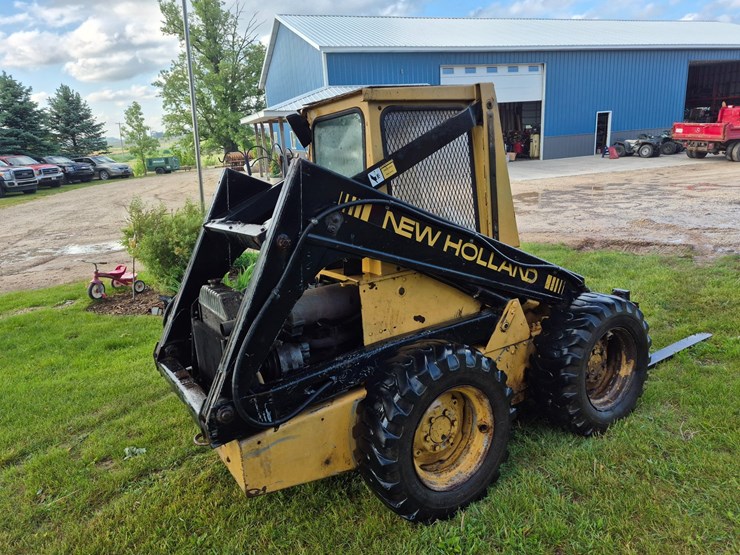 new-holland-l553-image-4