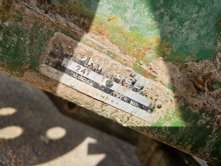 john-deere-24t-image-24