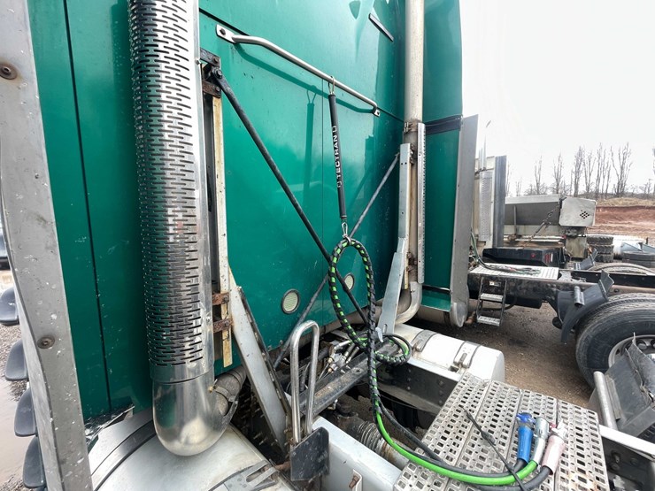 #310-•-2011-mack-semi-tractor-(has-wi-title)-(denmark,-wi)-image-17