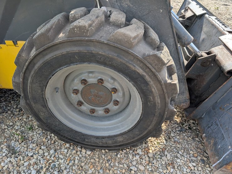 #5454-•-new-holland-160-skid-loader-image-9