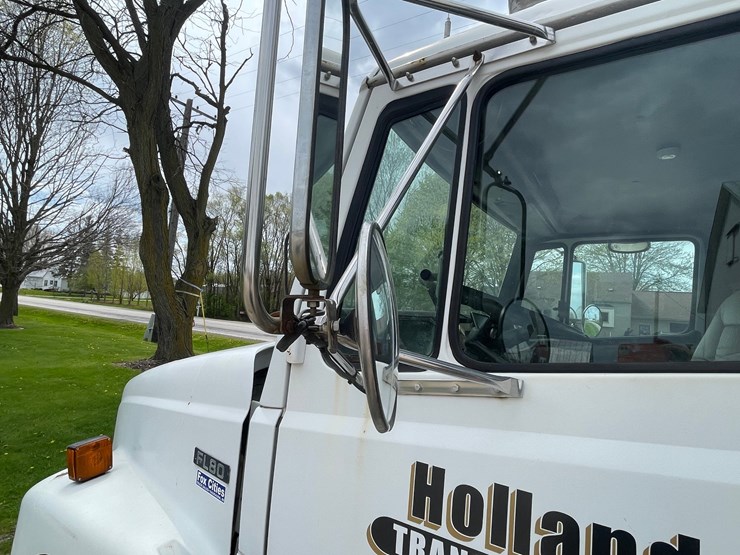 2002-freightliner-fl80-image-16