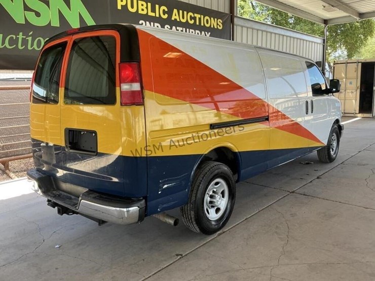 2017-chevrolet-express-2500-image-7