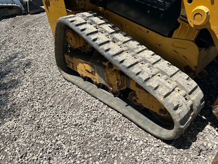 2017-caterpillar-249d-image-12